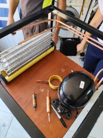 Atmospheric water capture assembly
